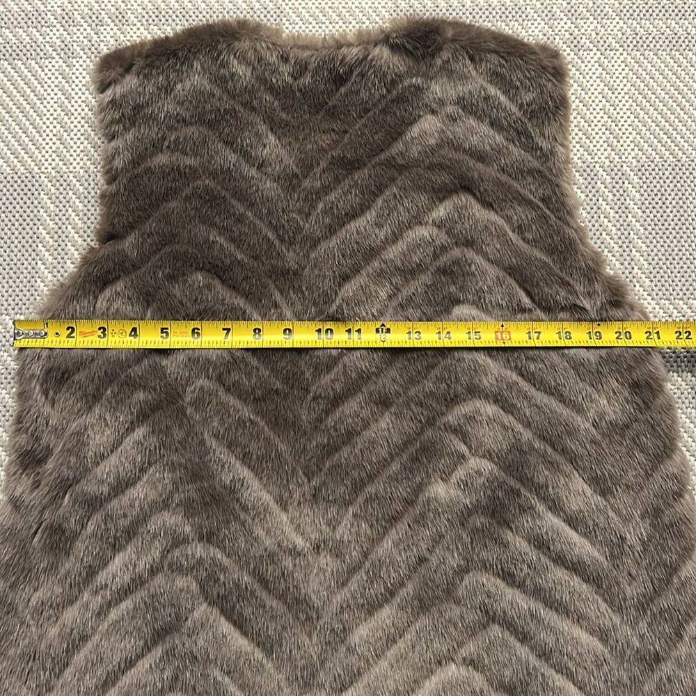 H&M faux fur vest - Picture 8 of 8